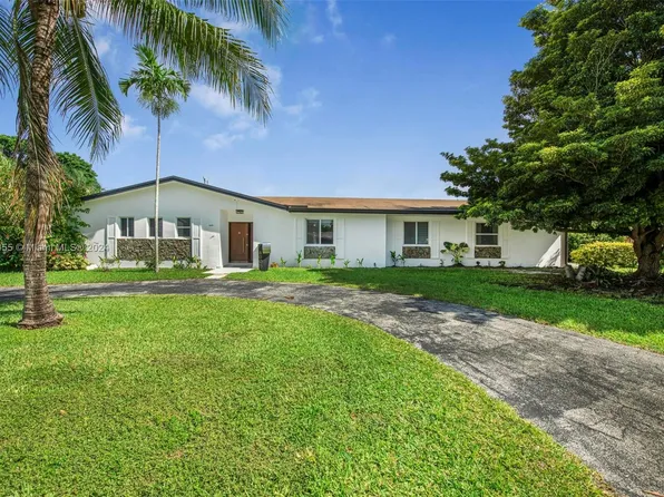 8005 SW 184th Ter, Cutler Bay, FL 33157