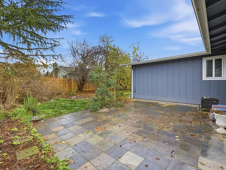 2500 Alma Dr — Photo 26