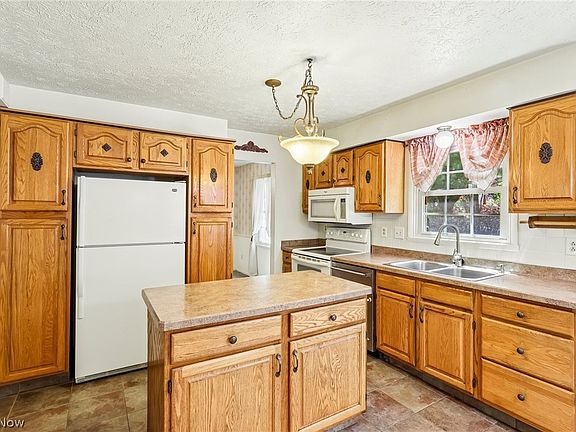 3rd image of 337 Wolf Ave