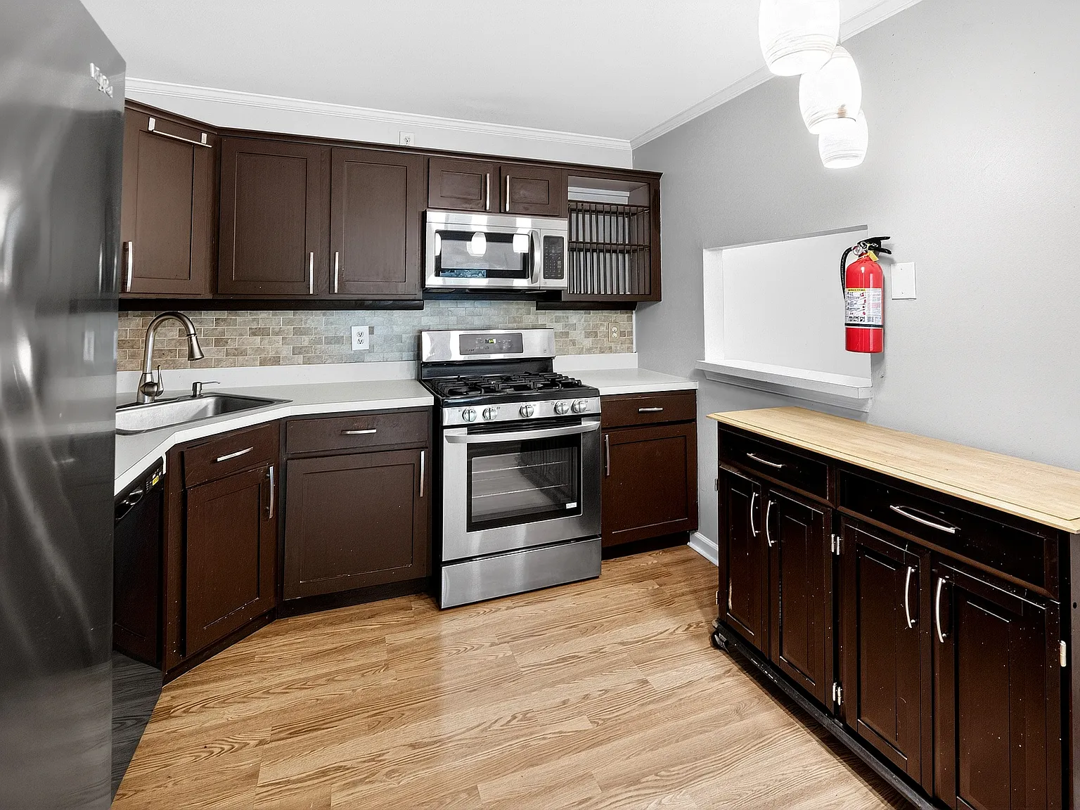 2 bed, 1100 sqft, $2,250 — Photo 2