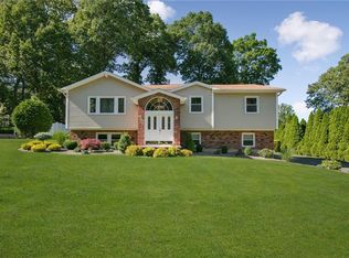 6 Apple Ct, Nanuet, NY 10954