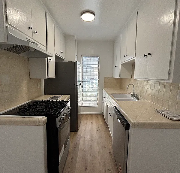 2656 S Barrington Ave #2 — Photo 1