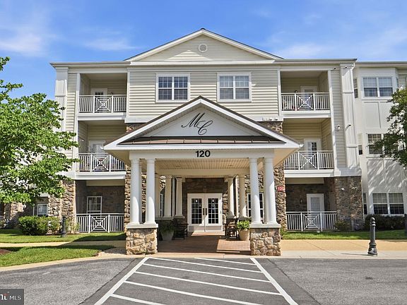 2nd image of 120 Burgess Hill Way APT 115