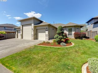 21633 NE Fairview Lake Way, Fairview, OR 97024