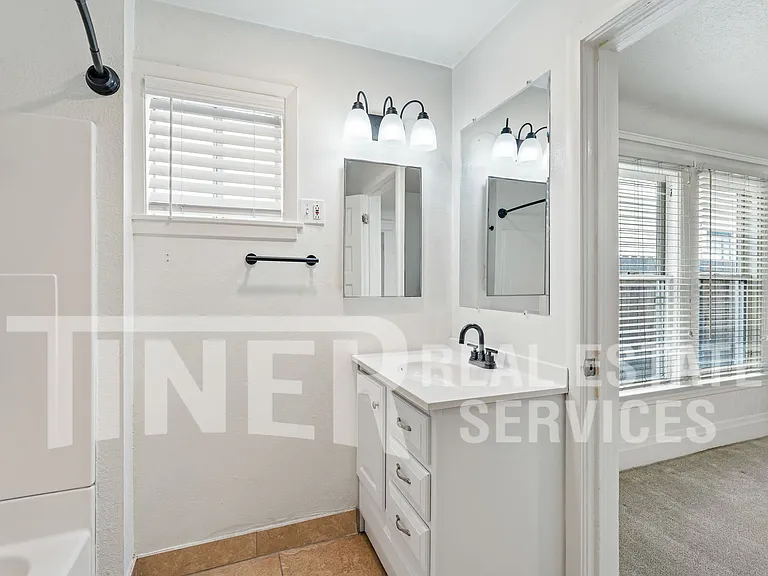 1508 E St — Photo 17