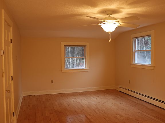 Large master BR w/ hardwood