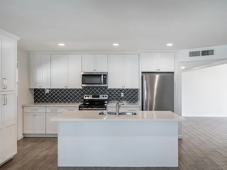 116 W Geneva Dr — Photo 13