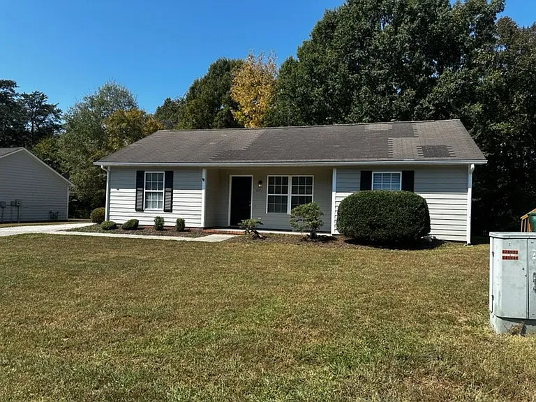 2711 Ingleside Dr — Photo 4