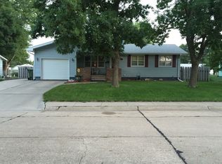 303 E 33rd St, Kearney, NE 68847