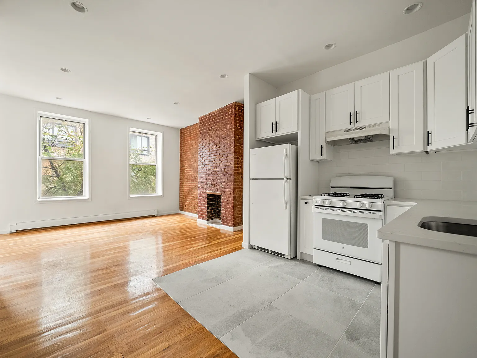656 Dean Street — Photo 2