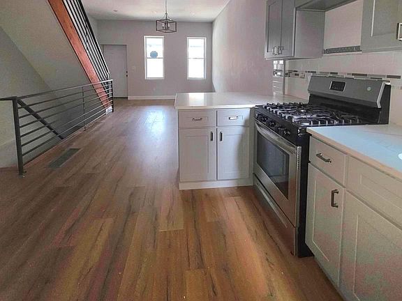 2nd image of 5520 Master St