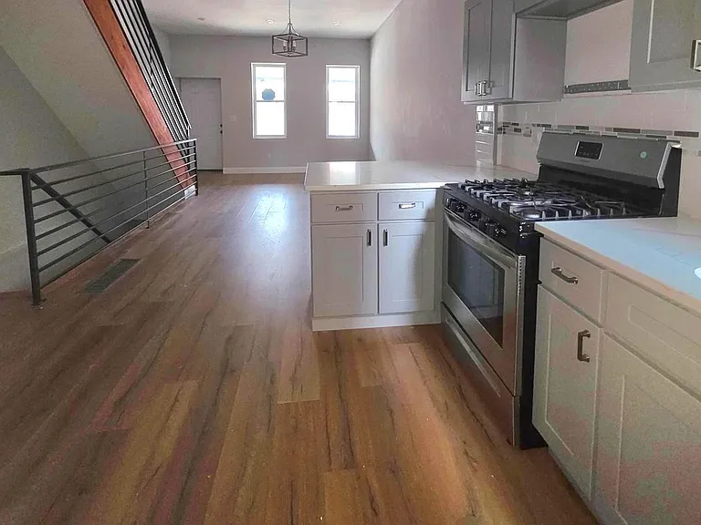 5520 Master St — Photo 2