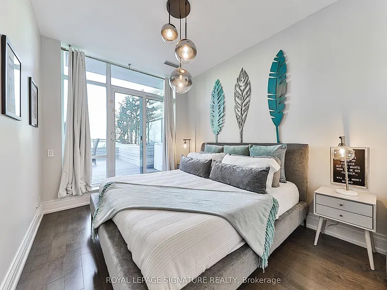 112 George St S #902 — Photo 14