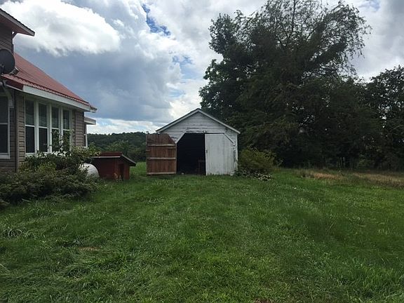 3rd image of 575 Beech Grove Ln