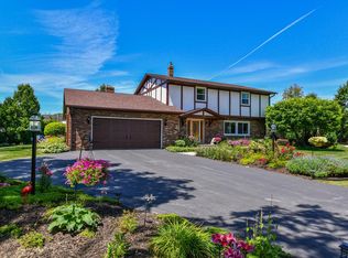 1150 W Duchess Ct, Milwaukee, WI 53217