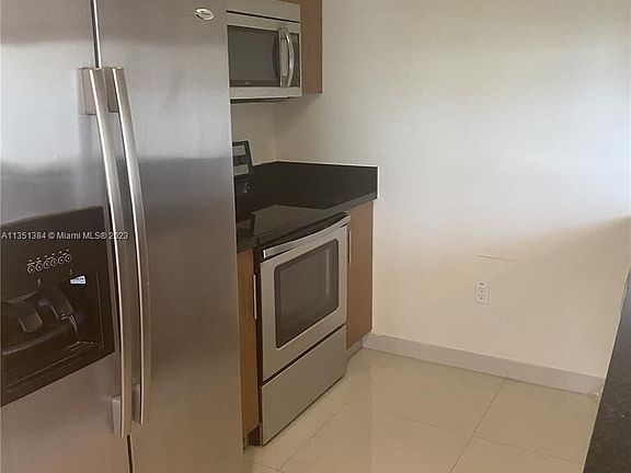 4th image of 601 NE 23rd St APT 1007