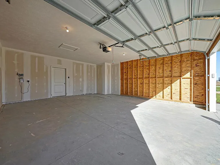9049 S 42nd St — Photo 46