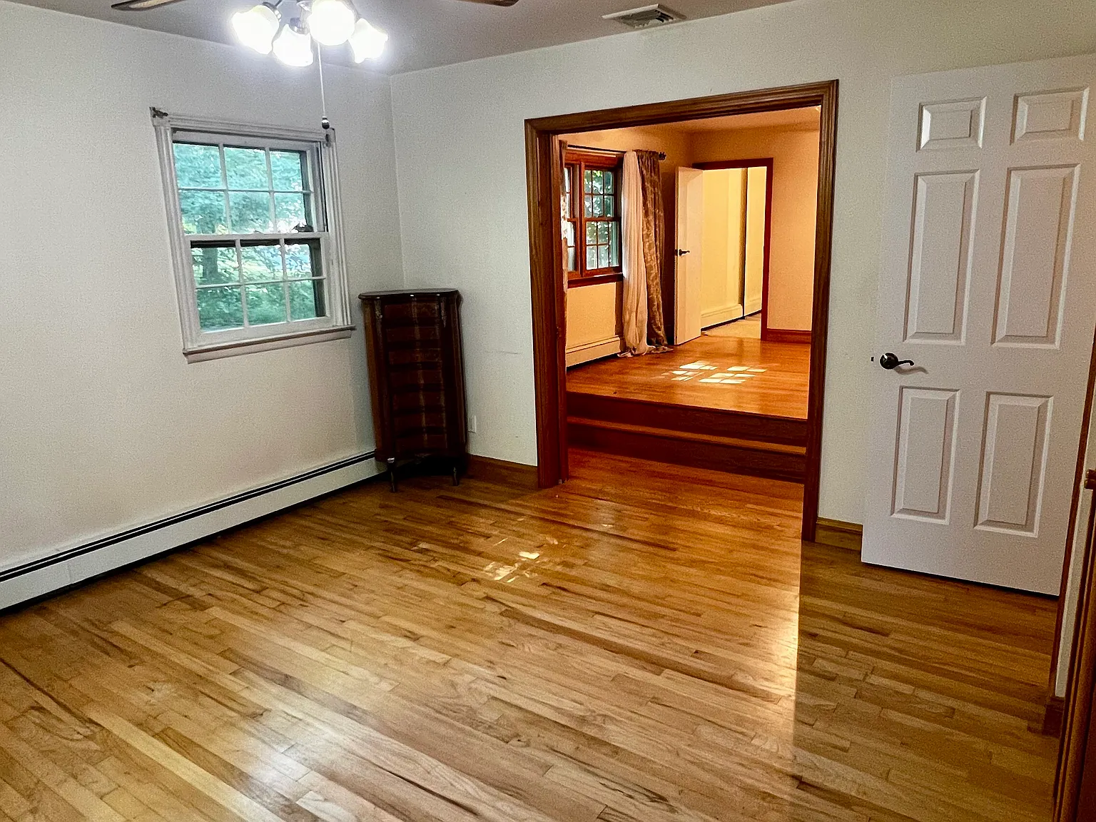 4 bed, 3.5 bath, 3300 sqft, $1,400 — Photo 1