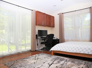 24 Robins Pl, Metuchen, NJ 08840