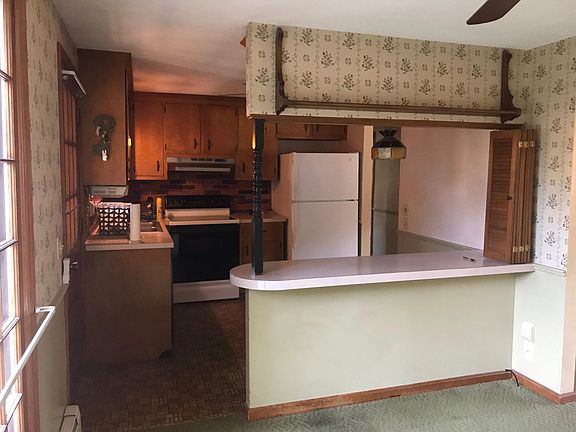 2nd image of 19 Whippoorwill Dr