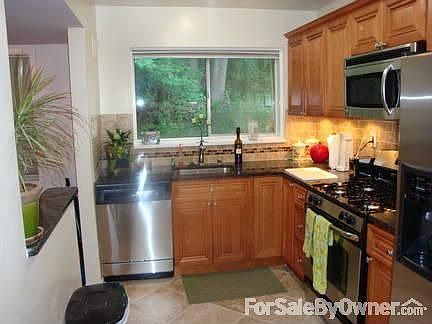 2nd image of 10696 Weymouth St APT 102