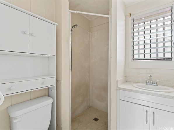 honolulu-hawaii-82510415 picture