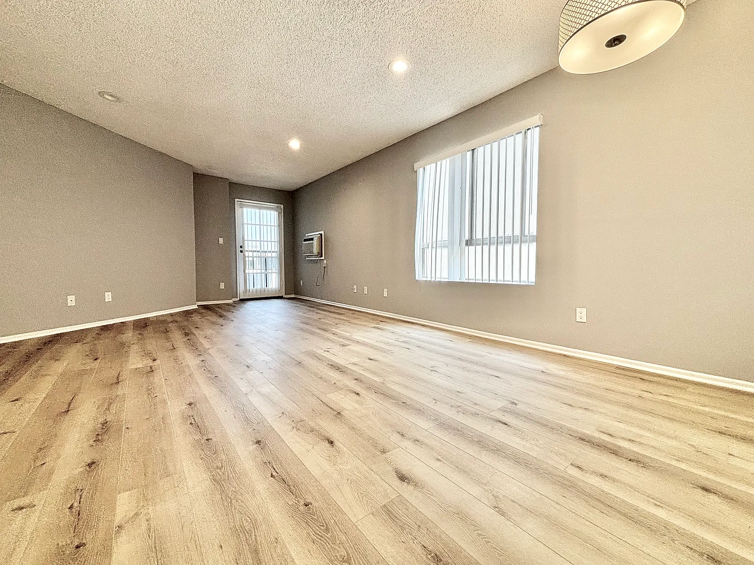 Studio, $1,865 — Photo 3