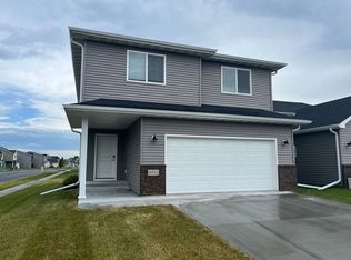 4993 37th Ave S, Fargo, ND 58102