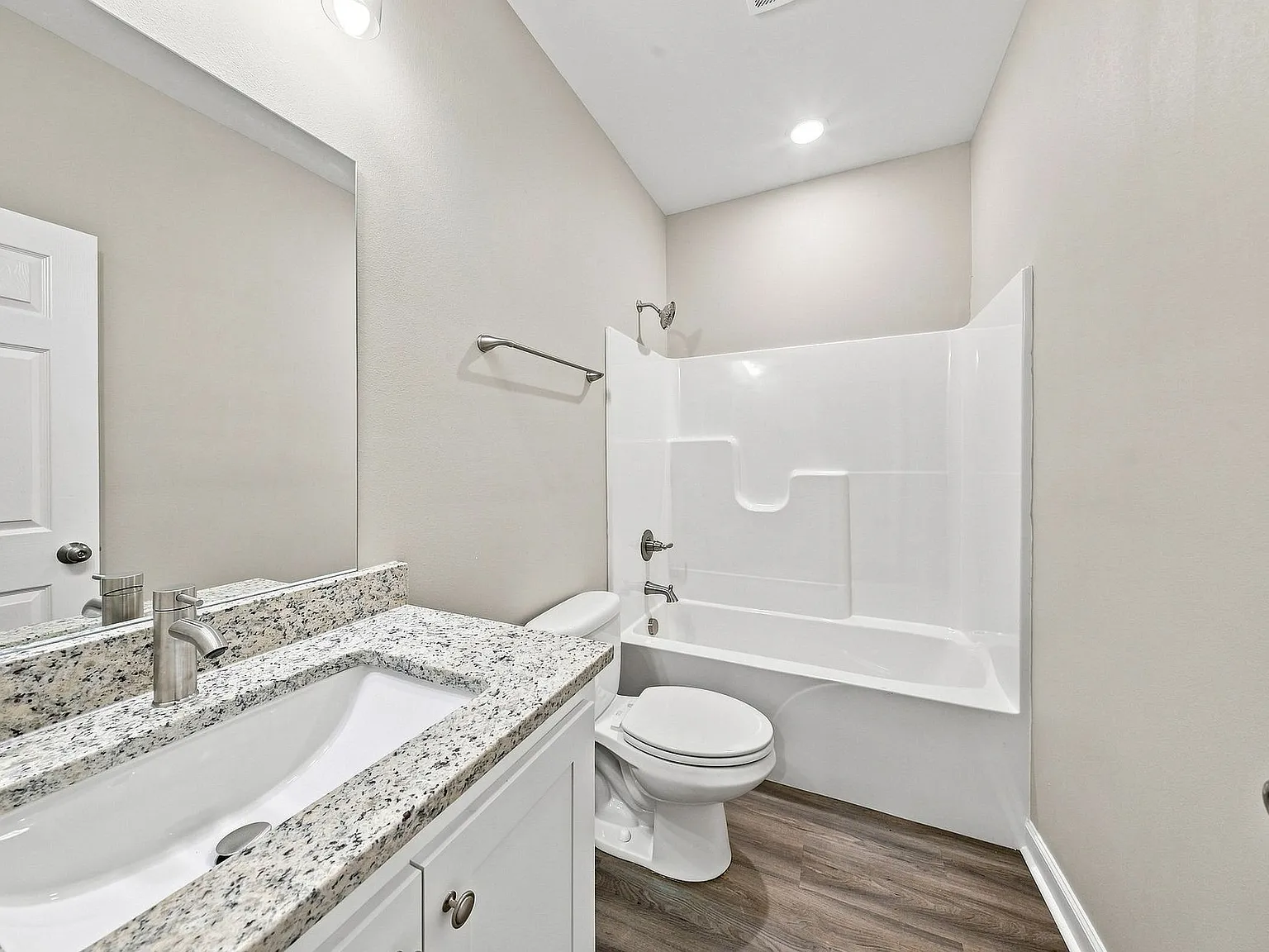 408 Redbud Ct — Photo 3
