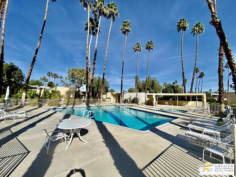272 Desert Lakes Dr — Photo 27