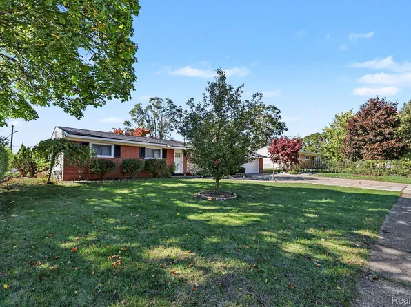 1340 Foreland Dr, Oxford, MI 48371