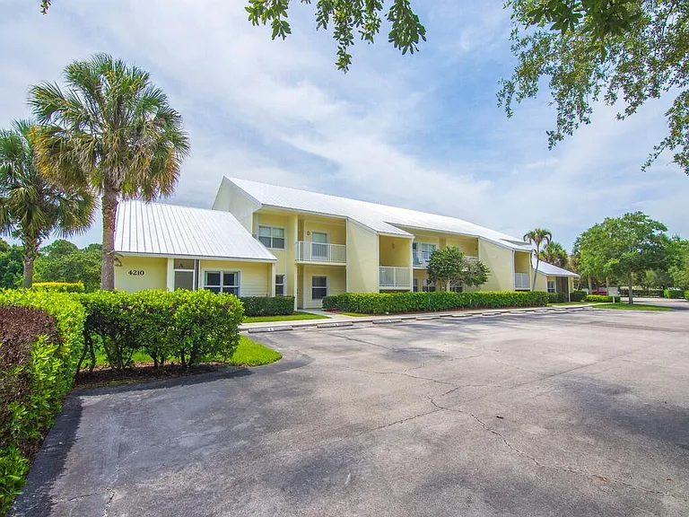 4210 Gator Trace Ave #B — Photo 25