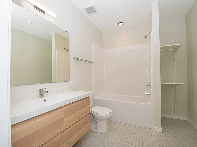 Rowat Lofts Apartments — Photo 39