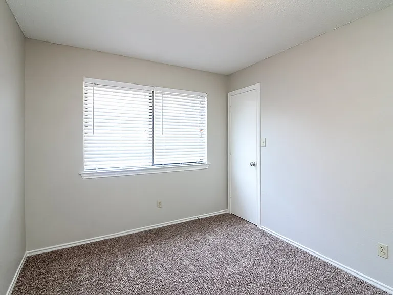 635 Snapdragon Trl — Photo 10