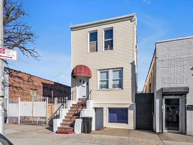 2740 Stillwell Ave — Photo 1