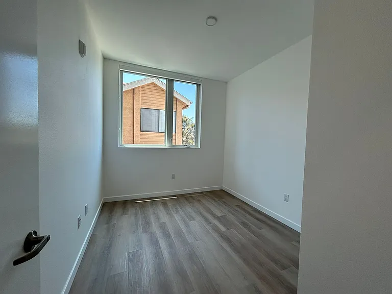 4015 Richmond St #302 — Photo 12