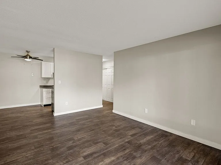 Eastgate Apartments — Photo 94
