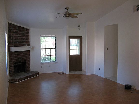 2nd image of 1203 Wyndham Dr