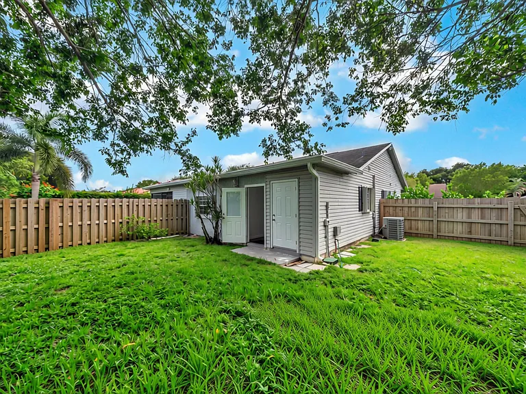 1350 Riverside Cir #1 — Photo 42