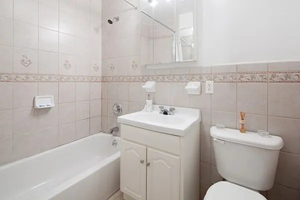 Sold by aptsandlofts.com | media 13