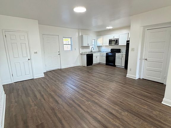 4th image of 411 Jucunda St