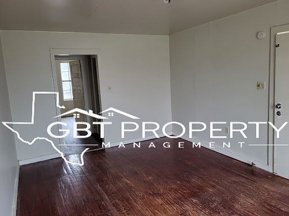 2nd image of 906 E Cotton St #D