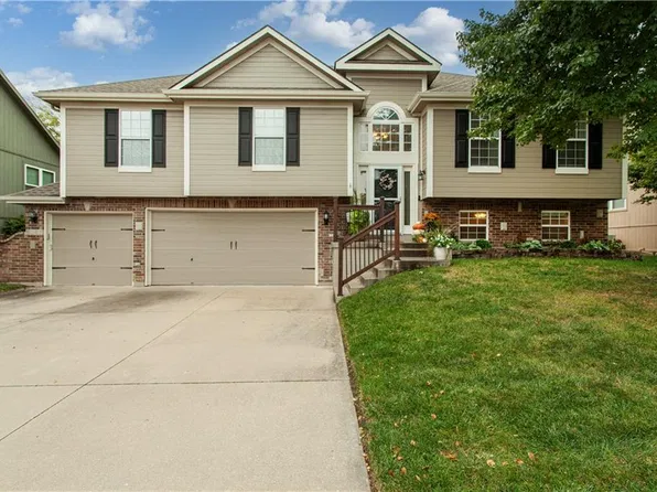 1341 SE Dalton Dr, Lees Summit, MO 64081