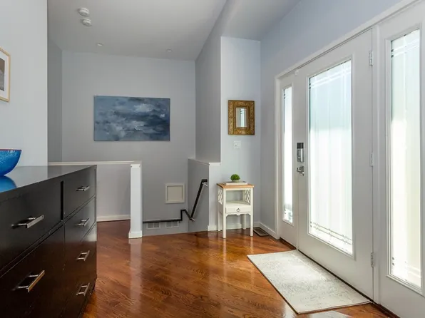 12 Endicott Pl, Canton, MA 02021