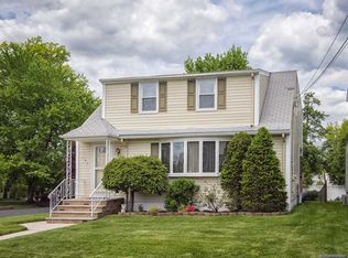 151 Mac Arthur Dr, Saddle Brook, NJ 07663