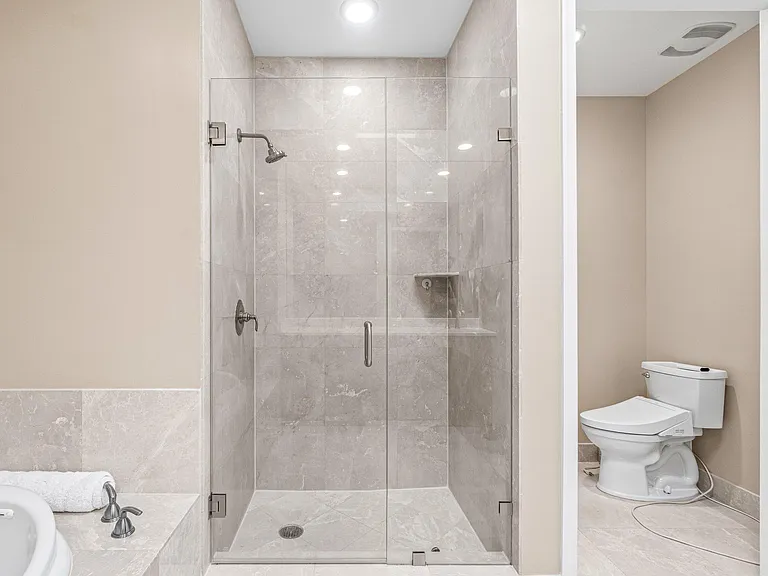 2650 Lake Shore Dr #2403 — Photo 16