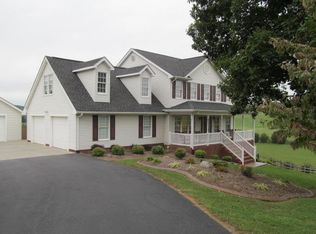 617 Country Club Rd, Troutville, VA 24175