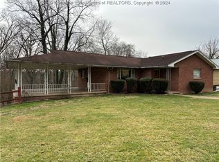 706 Grandview Dr, Saint Albans, WV 25177