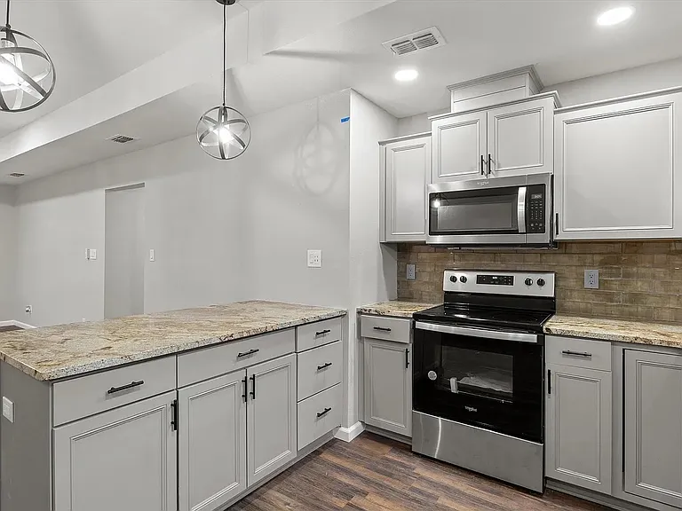 803 Brewer St — Photo 3