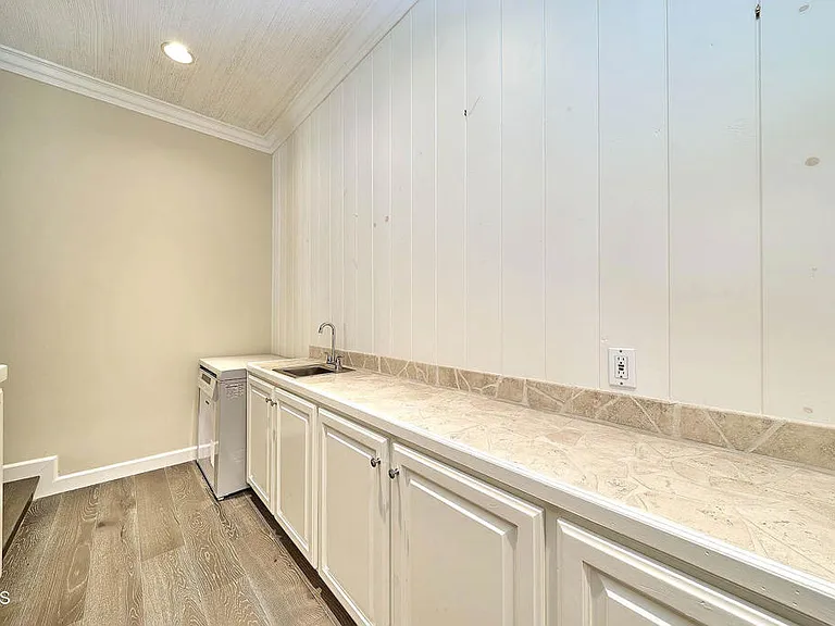 4330 Bel Aire Dr — Photo 6